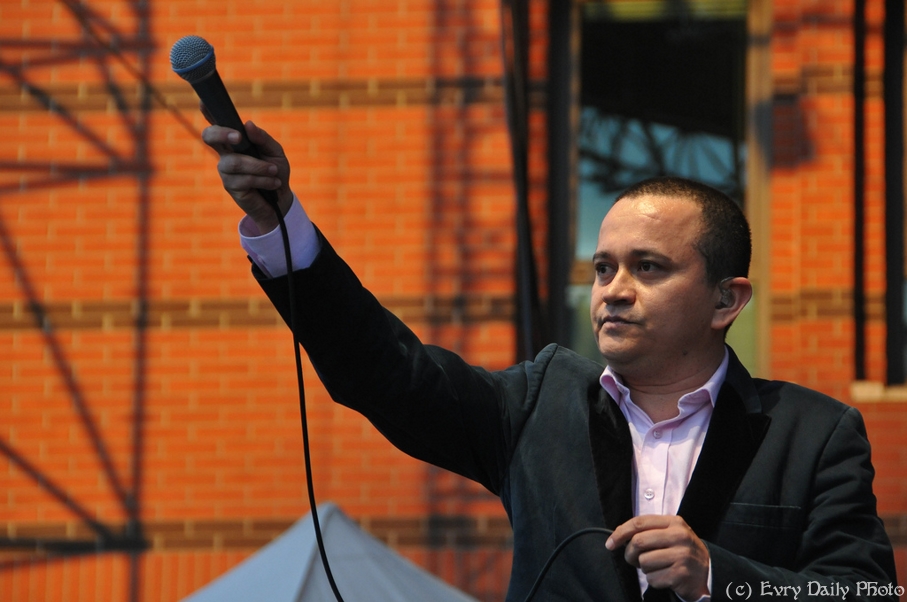 Evry Daily Photo - Fete de la Musique Evry 2010 - Yuri Buenaventura - large - 4734801825.jpg